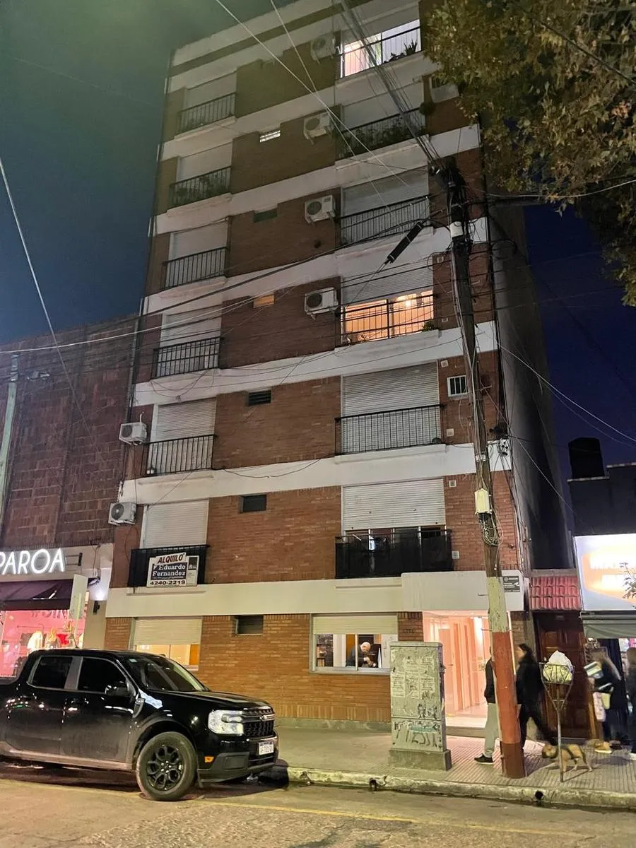 Departamento de 3 ambientes contrafrente en Lanús Oeste