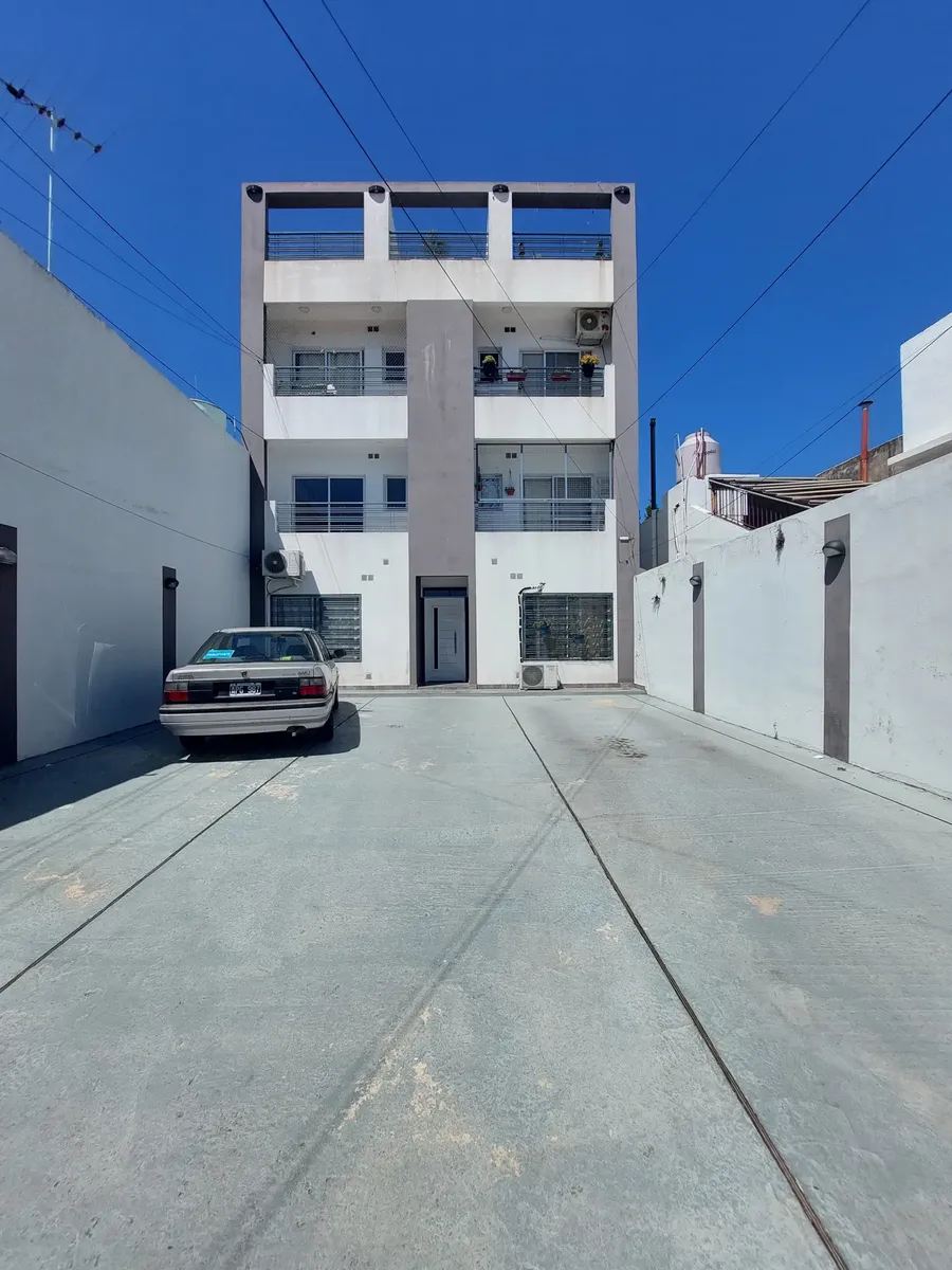 Departamento de 2 ambientes en alquiler con balcón y cochera en Wilde