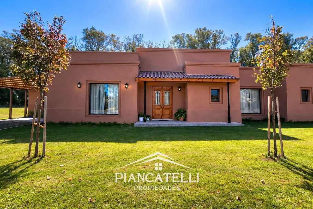 Four-bedroom house for rent with 5 rooms in Santa Inés, Luján gated community