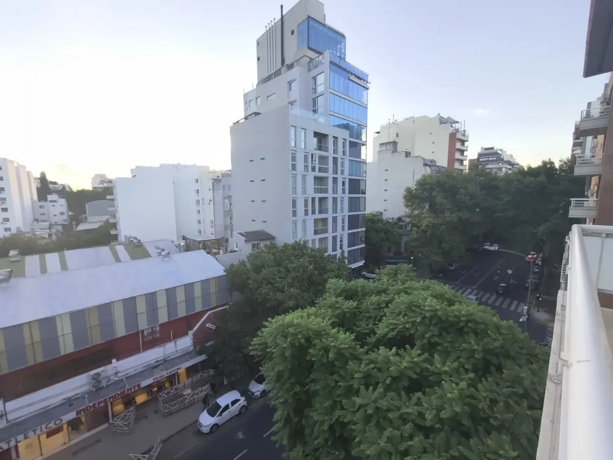 Квартира-студия с балконом-террасой в Flores