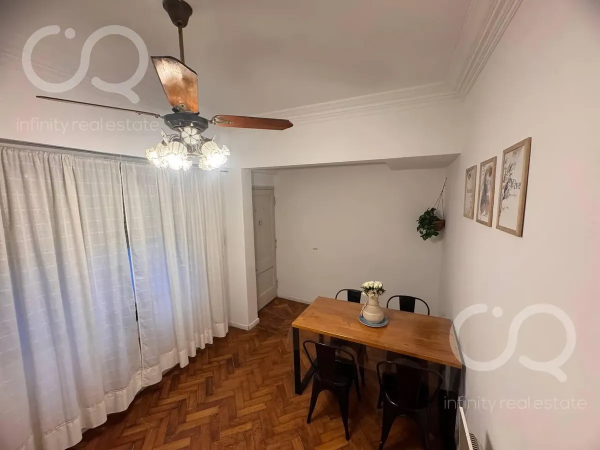 Apartamento de 3 ambientes com 2 dormitórios em Flores