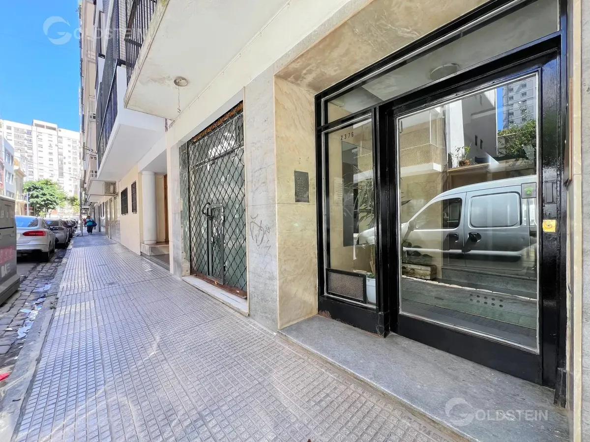 Kitnet com varanda de frente para a rua em Palermo