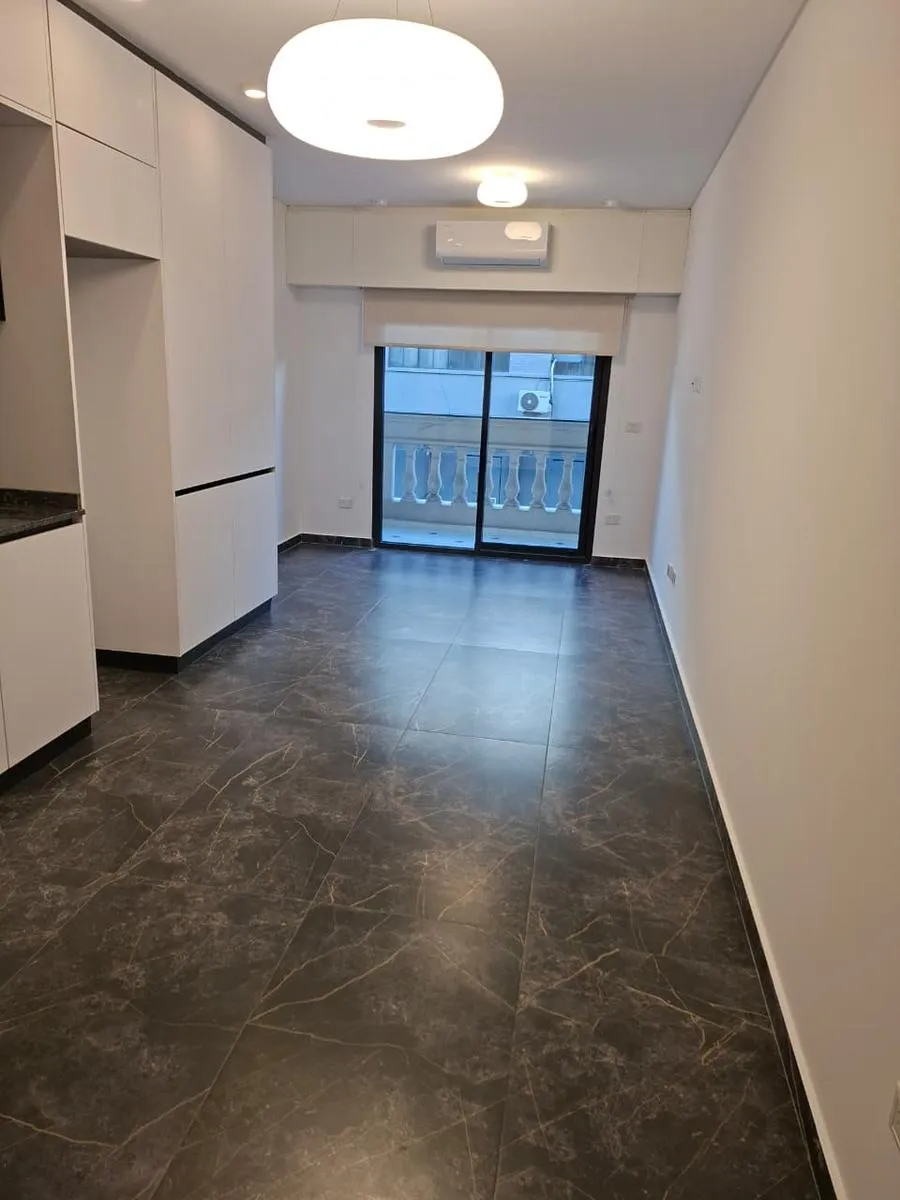 Новая квартира-студия с балконом в Flores