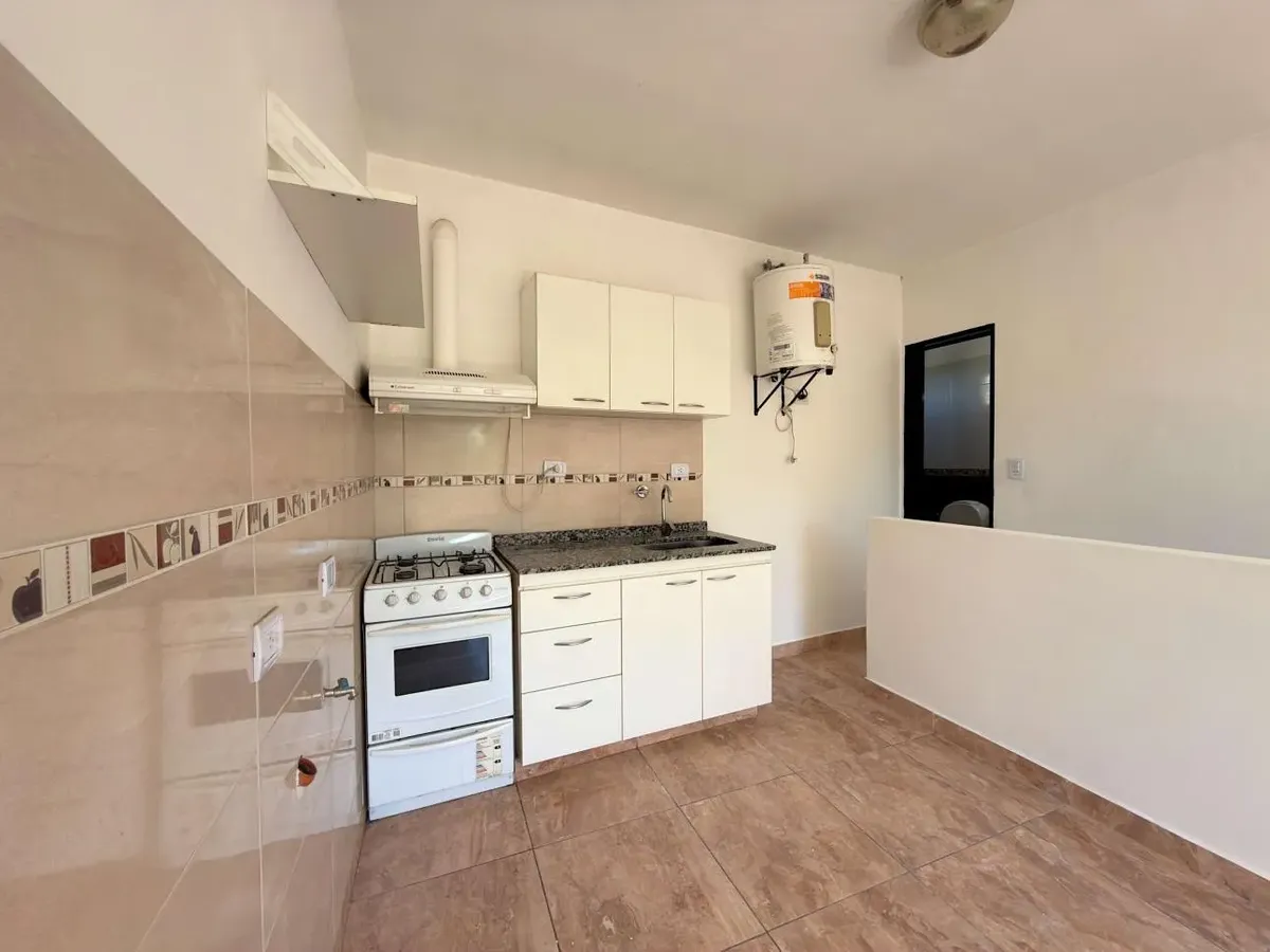 Three-room apartment with private entrance in General San Martín