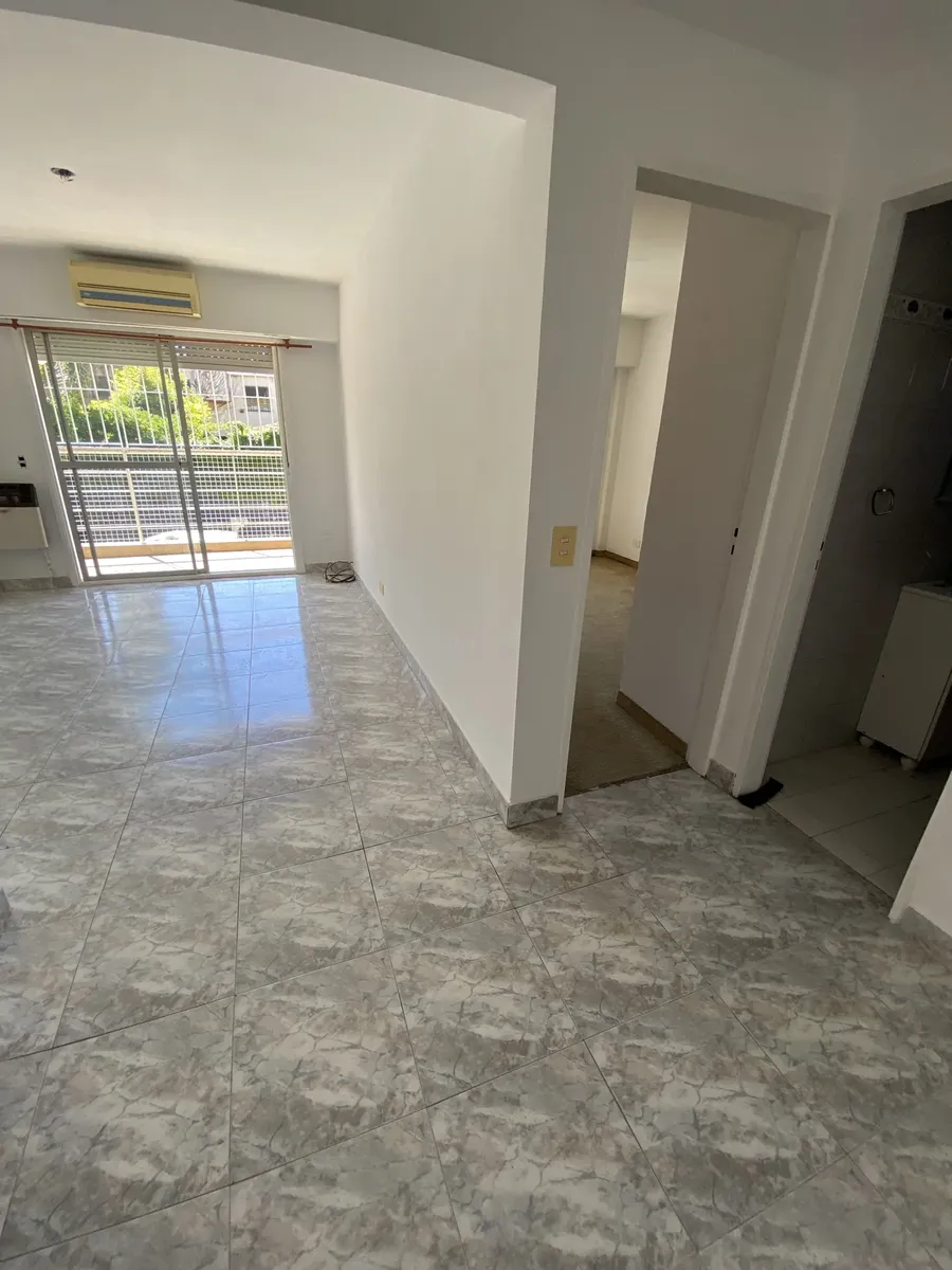 Departamento de 2 ambientes con balcón y cochera cubierta en San Fernando