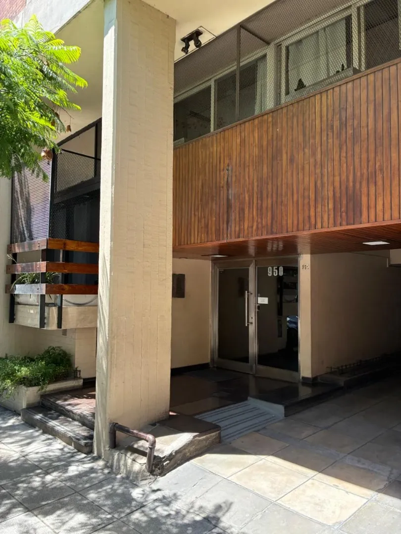 Kitnet com varanda em Monserrat