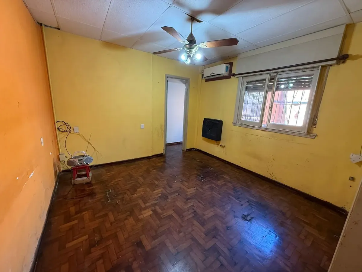Apartamento de dois ambientes com dependência em Lanús Oeste