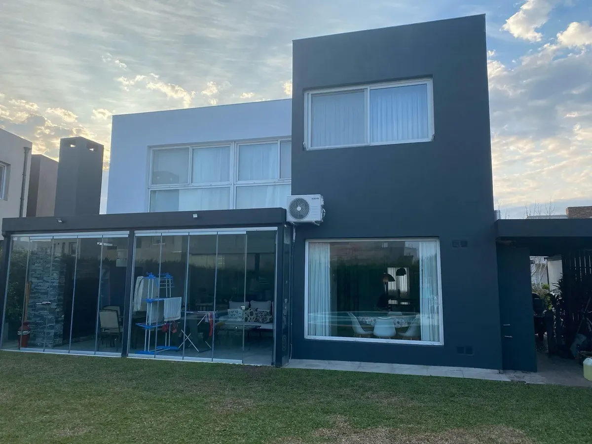 Four-bedroom house rental in Las Tipas, Nordelta