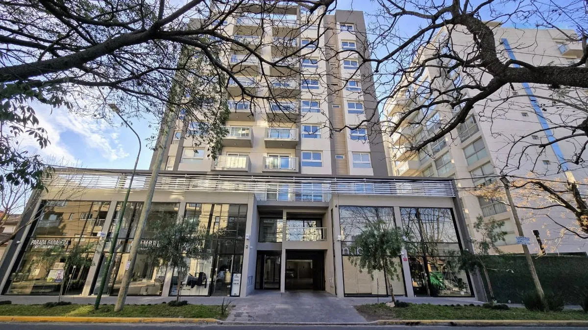 Departamento de 3 ambientes con cochera en Ituzaingó