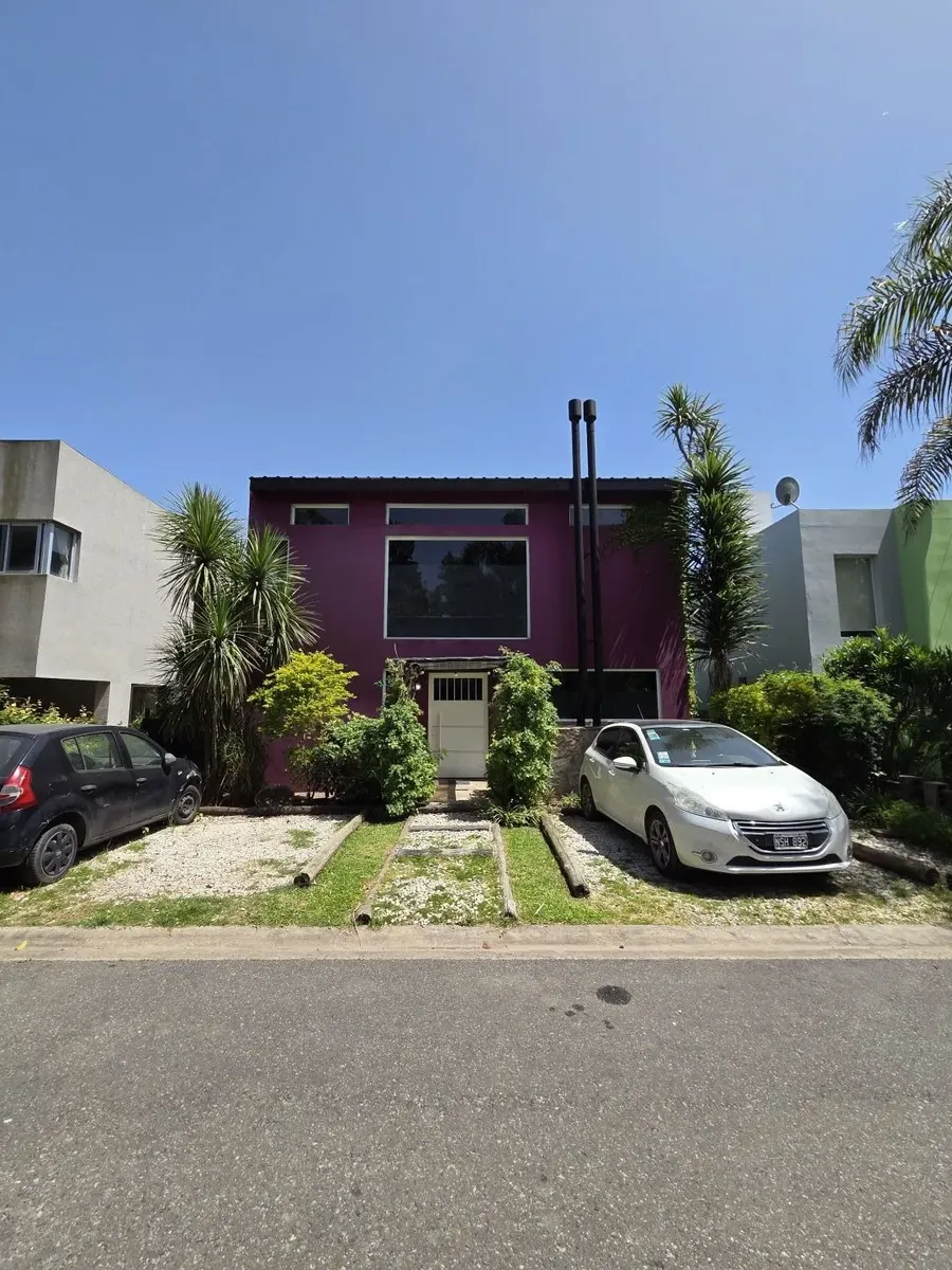 Casa mobiliada de 3 dormitórios para aluguel anual em Ituzaingó