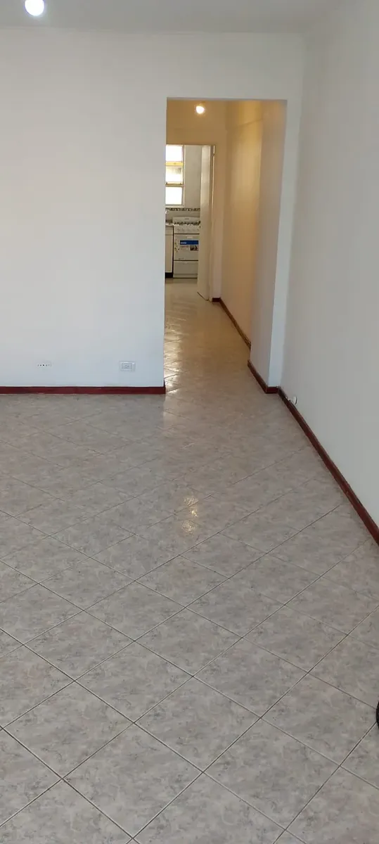 Departamento monoambiente con balcón en Parque Patricios