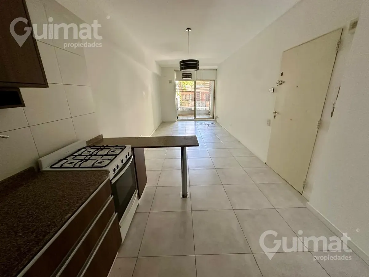 Apartamento de dois ambientes com 1 suíte e varanda em Caballito