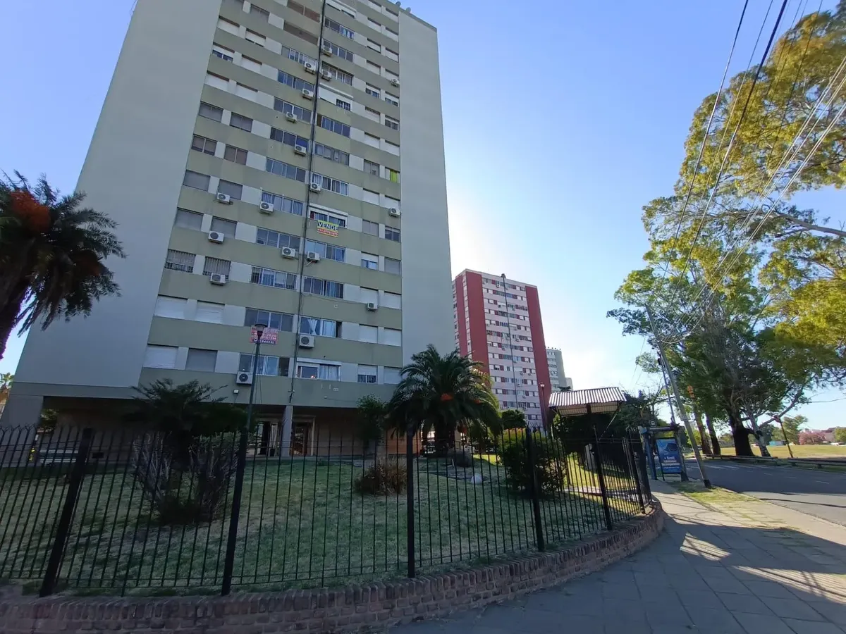 Departamento de 3 ambientes con balcón cerrado en Villa Riachuelo