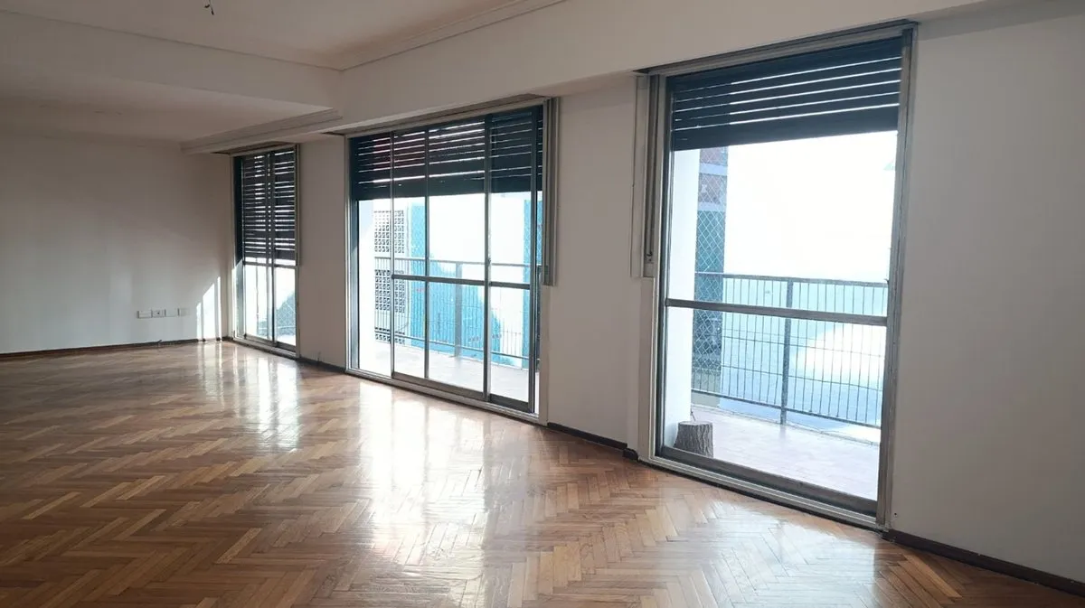 Two-bedroom apartment with balcony in Retiro