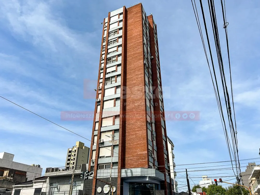 Apartamento meio andar com 2 dormitórios em Lanús Oeste
