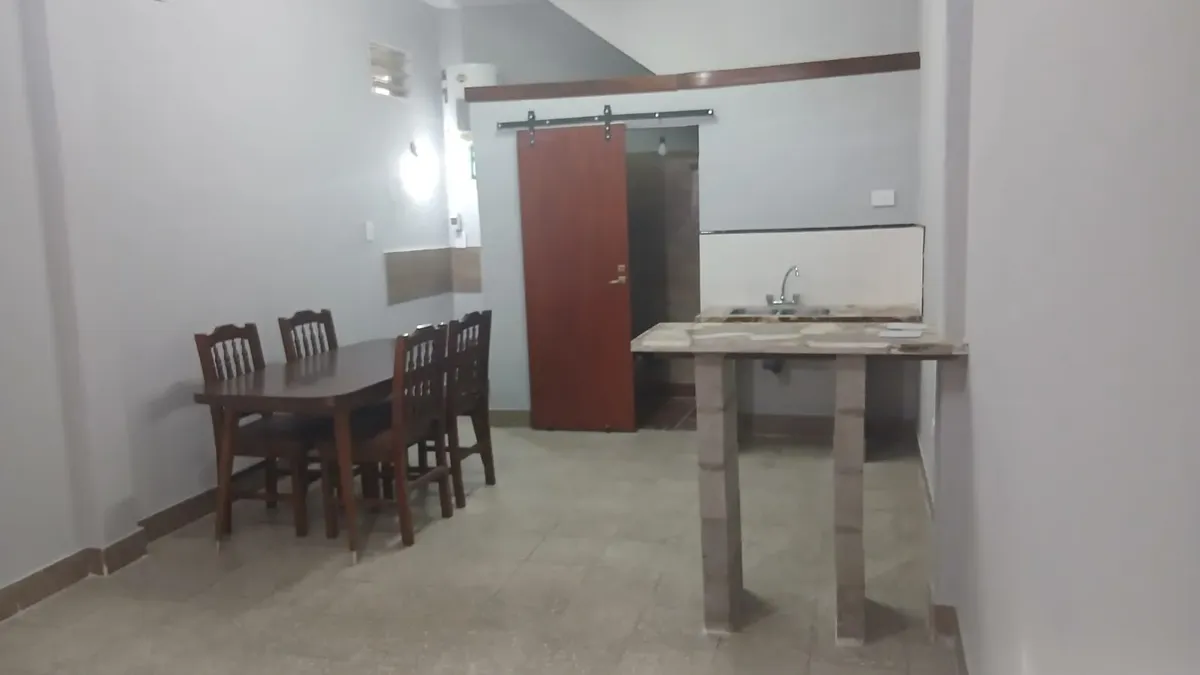 Ground-floor street-facing studio in Lanús