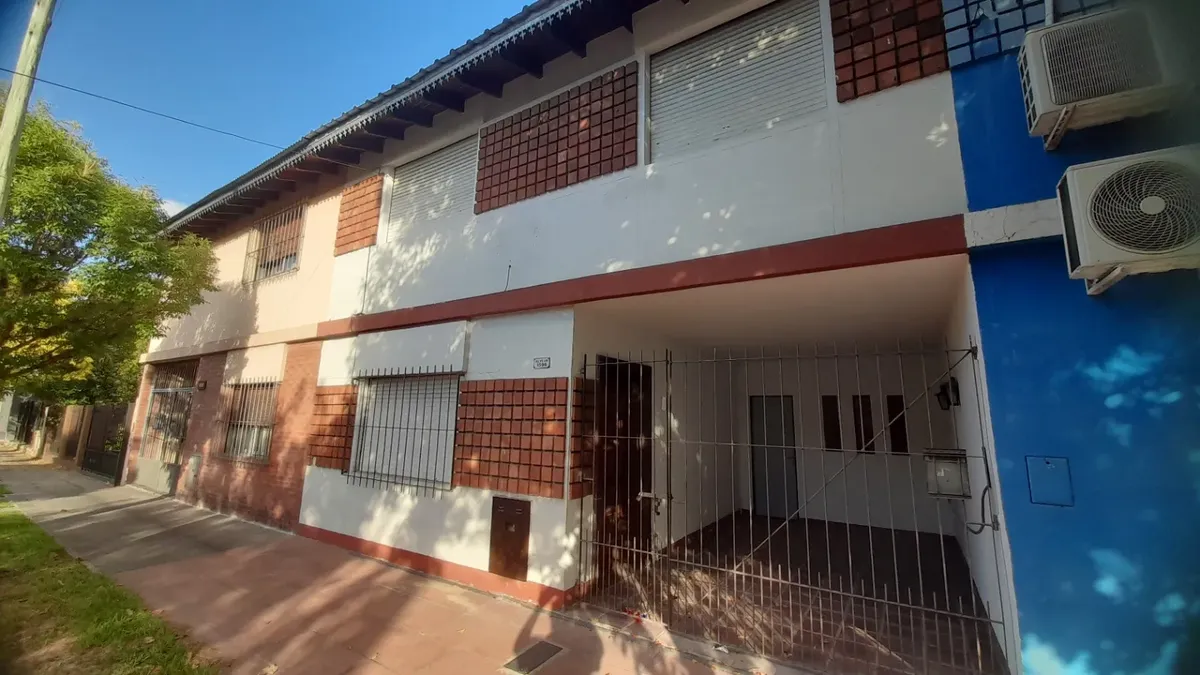 Apartamento dúplex com 3 dormitórios em Ituzaingó Norte