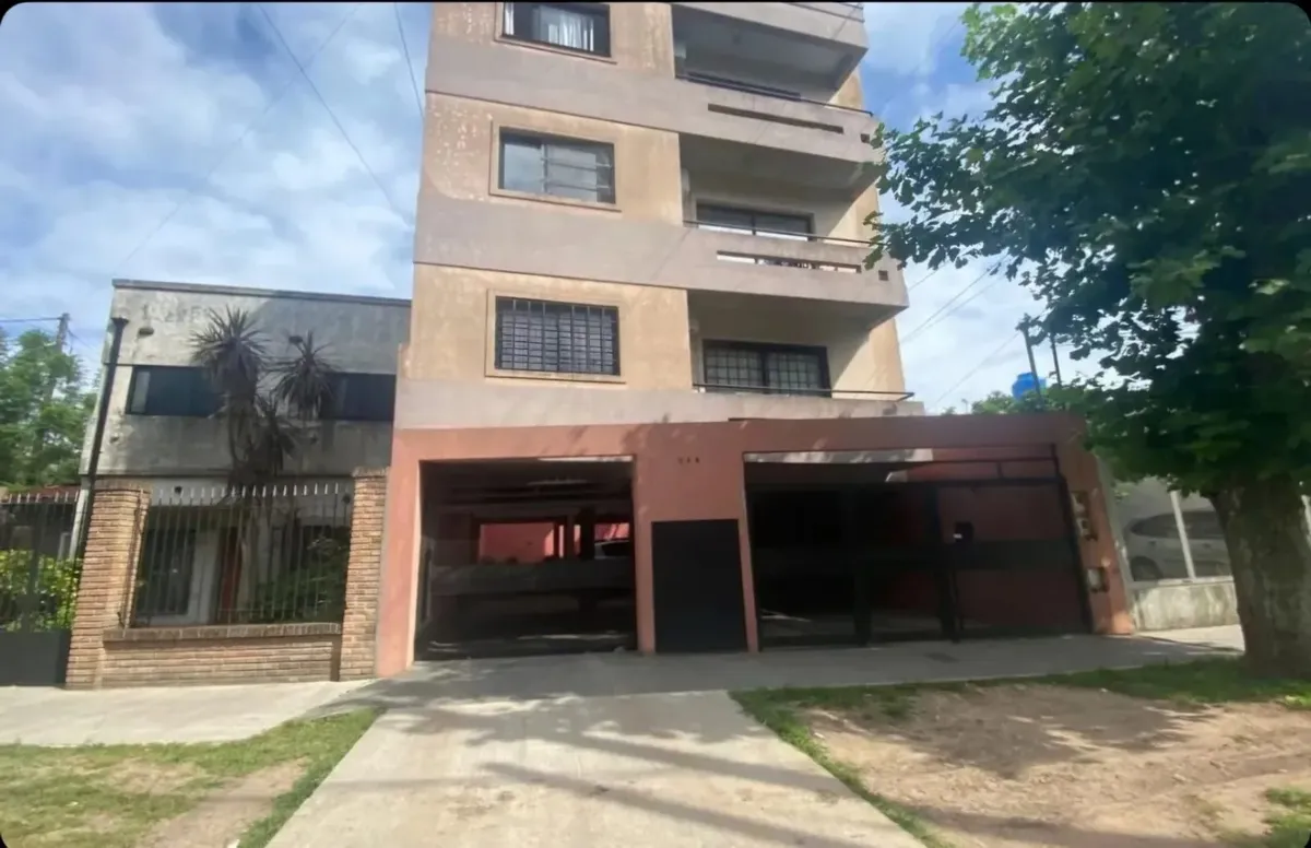 Квартира с двумя комнатами в Quilmes, 1-й этаж без лифта