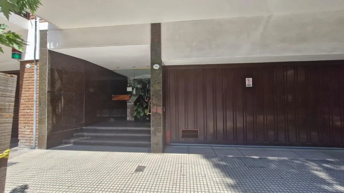 Apartamento de três ambientes com vaga fixa em Palermo