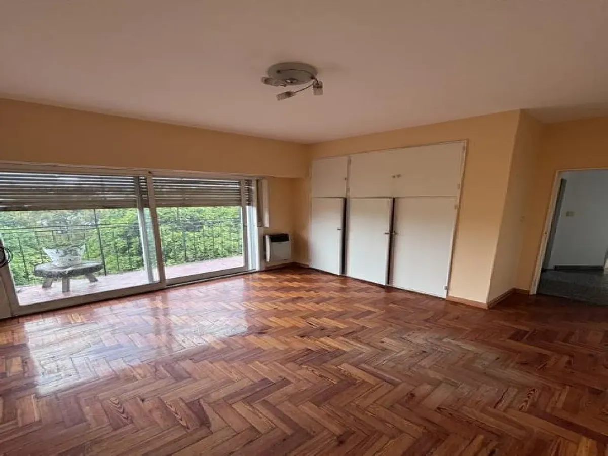 Three-room apartment with assigned parking in General San Martín