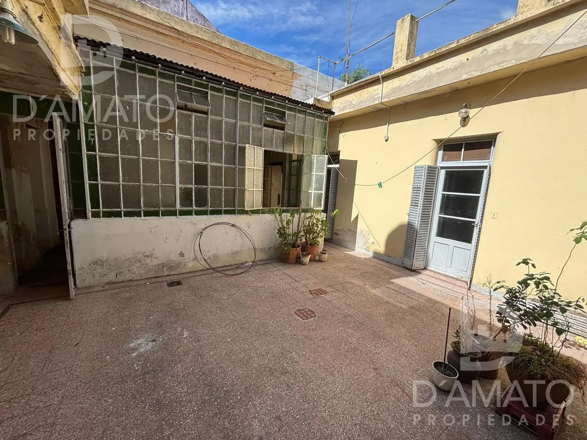 Commercial house with premises and terrace in Villa Devoto