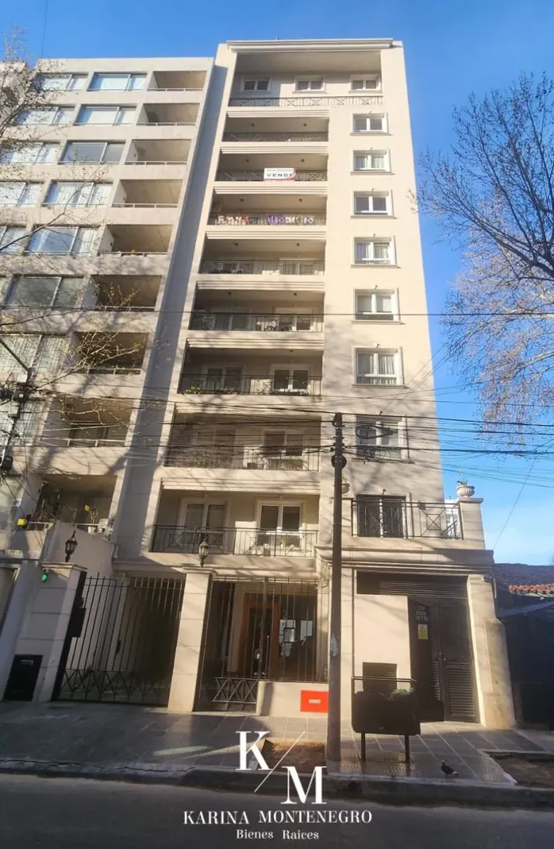 Departamento de 3 ambientes al frente en General San Martín con cochera cubierta