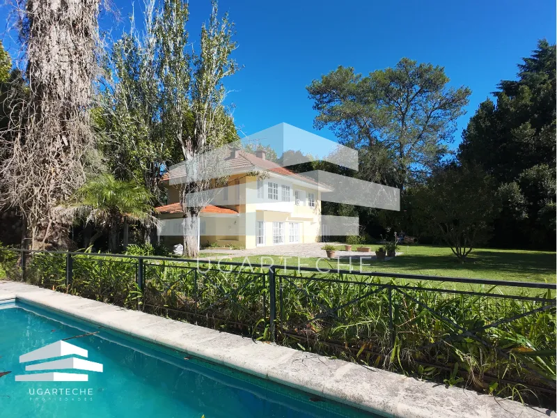 Четырёхспальная вилла в El Paraíso Country Club, Guernica