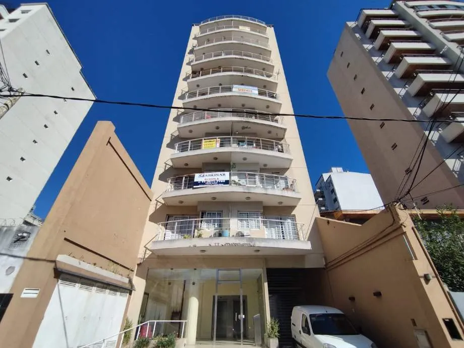 Квартира с двумя комнатами, балкон в Lanús Este