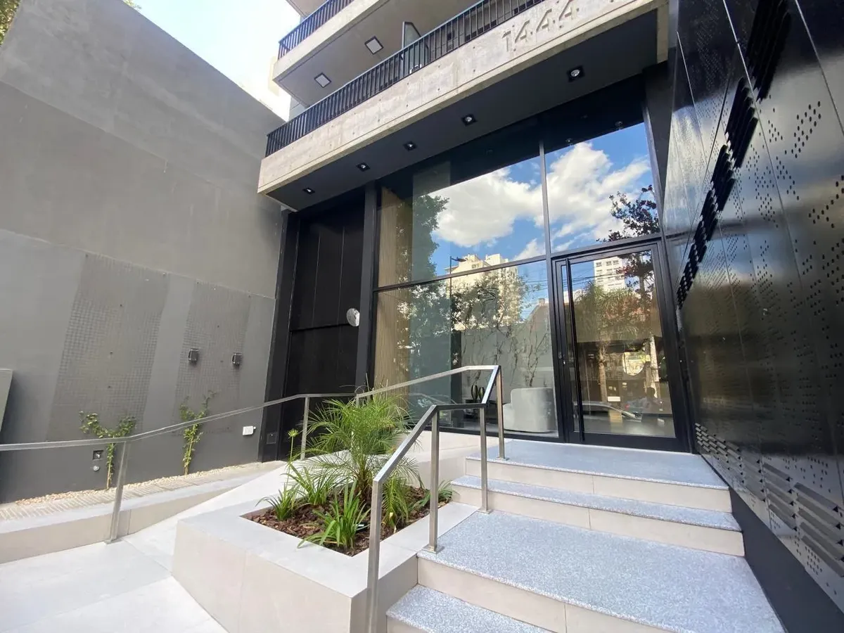 Departamento de 2 ambientes con cochera en Banfield Este