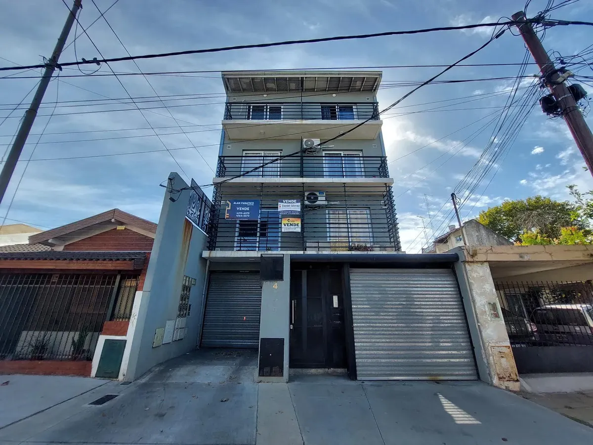Three-room apartment with covered parking in General San Martín