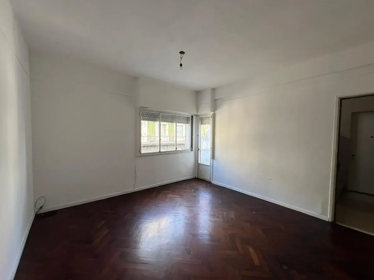 Apartamento de 2 ambientes com varanda em Balvanera