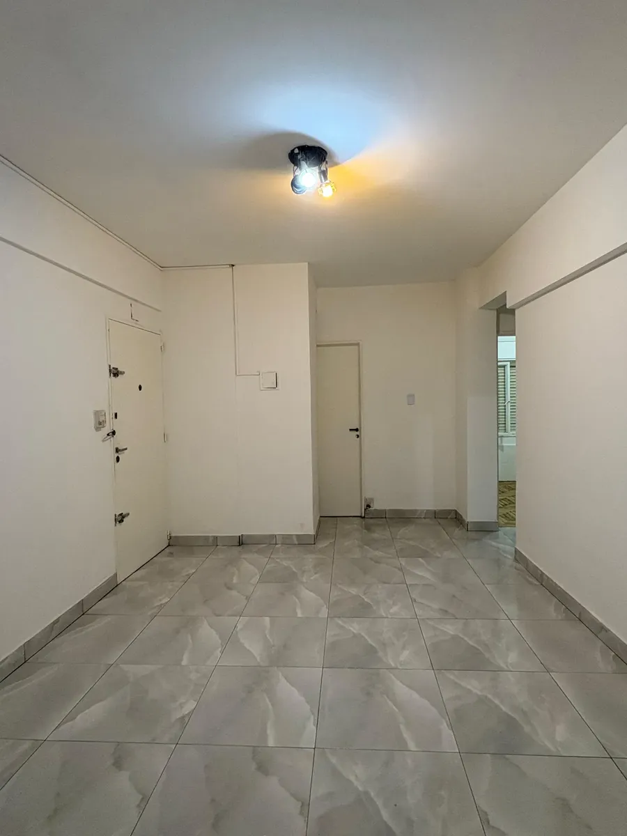 Apartamento de três ambientes reformado em Almagro