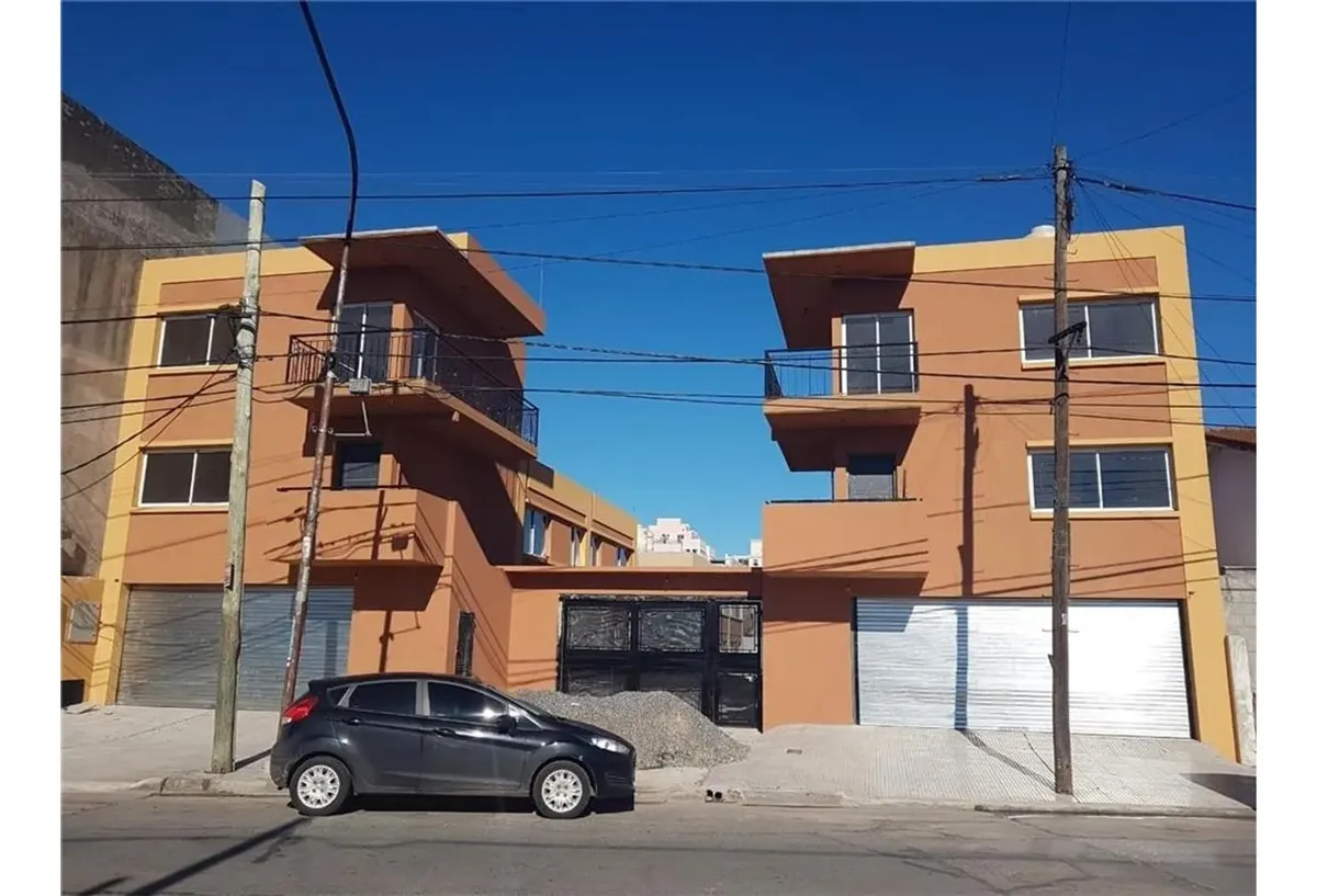 Two-bedroom duplex with parking in Tres de Febrero