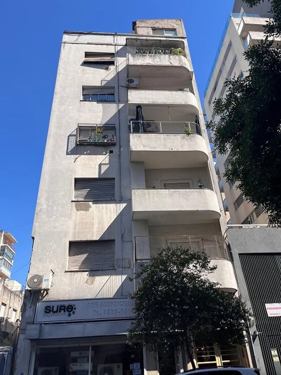 Departamento de 2 dormitorios en Balvanera con balcón al frente