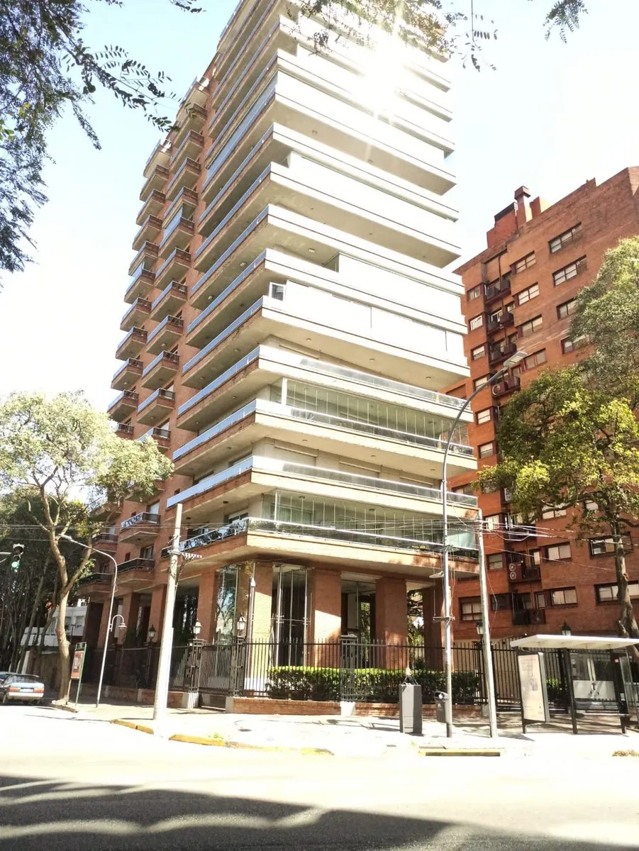 Меблированная 3-комнатная квартира в La Lucila с видом на Рио-де-ла-Плата