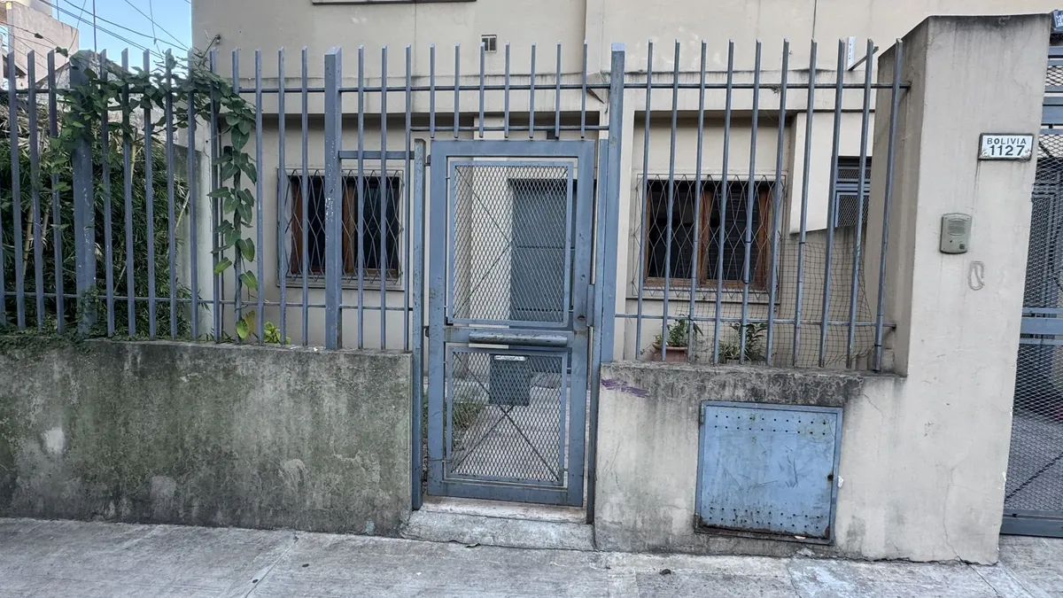 PH de 3 ambientes con patio y jardín al frente en Vicente López