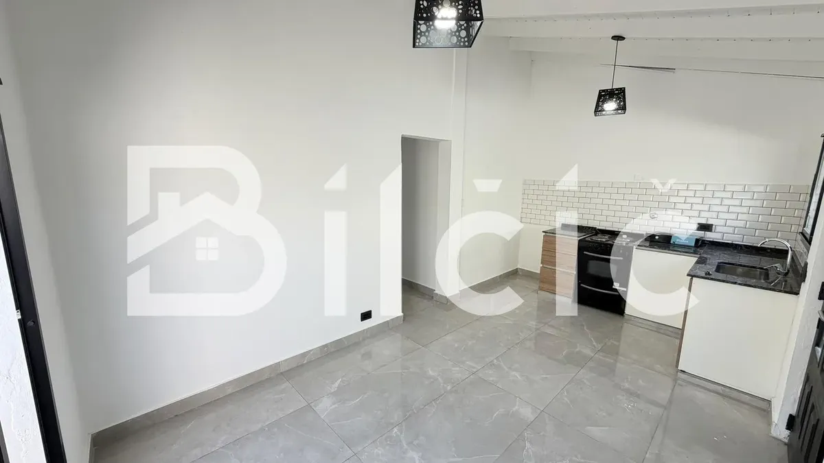 Apartamento tipo casa de 2 ambientes reformado em Lanús Oeste