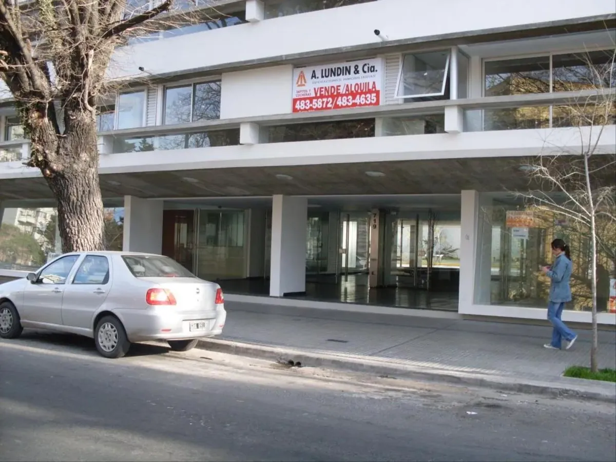 Apartamento de dois dormitórios com varanda em La Plata