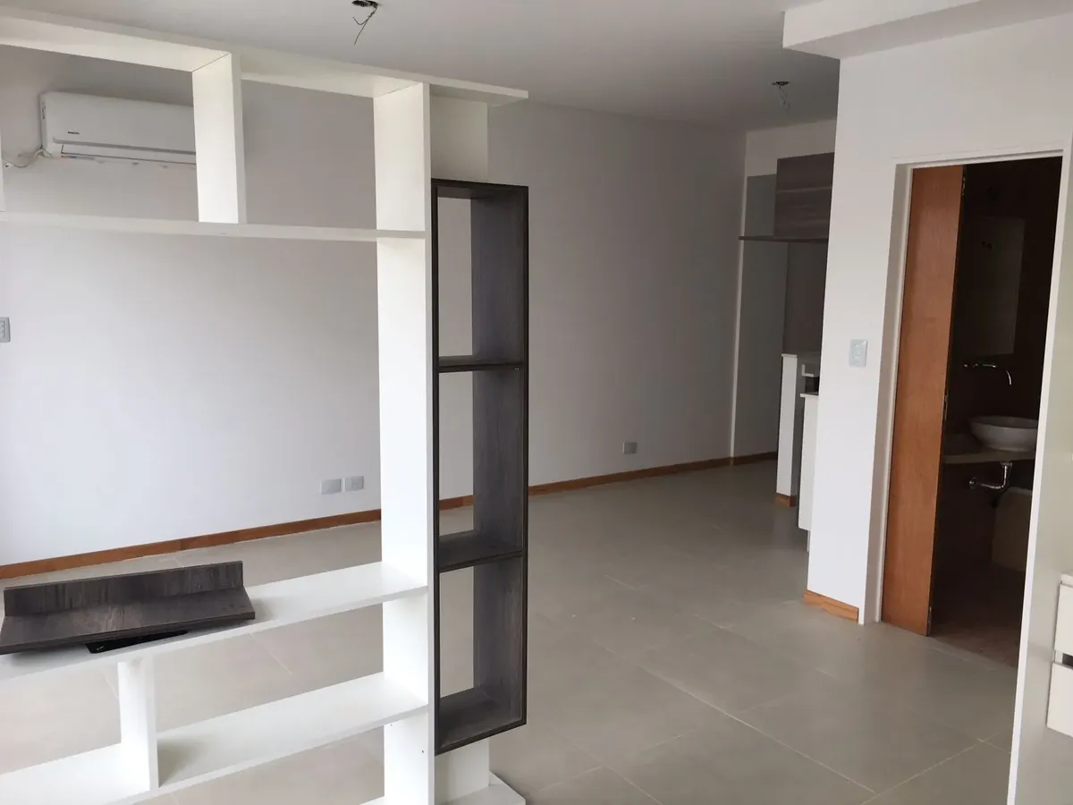 Квартира-студия в Almagro с балконом во внутренний двор