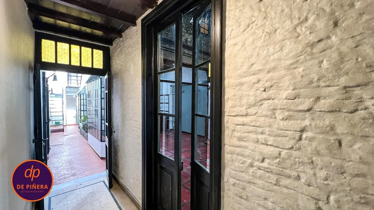 Casa independente com 3 quartos para aluguel comercial em San Telmo