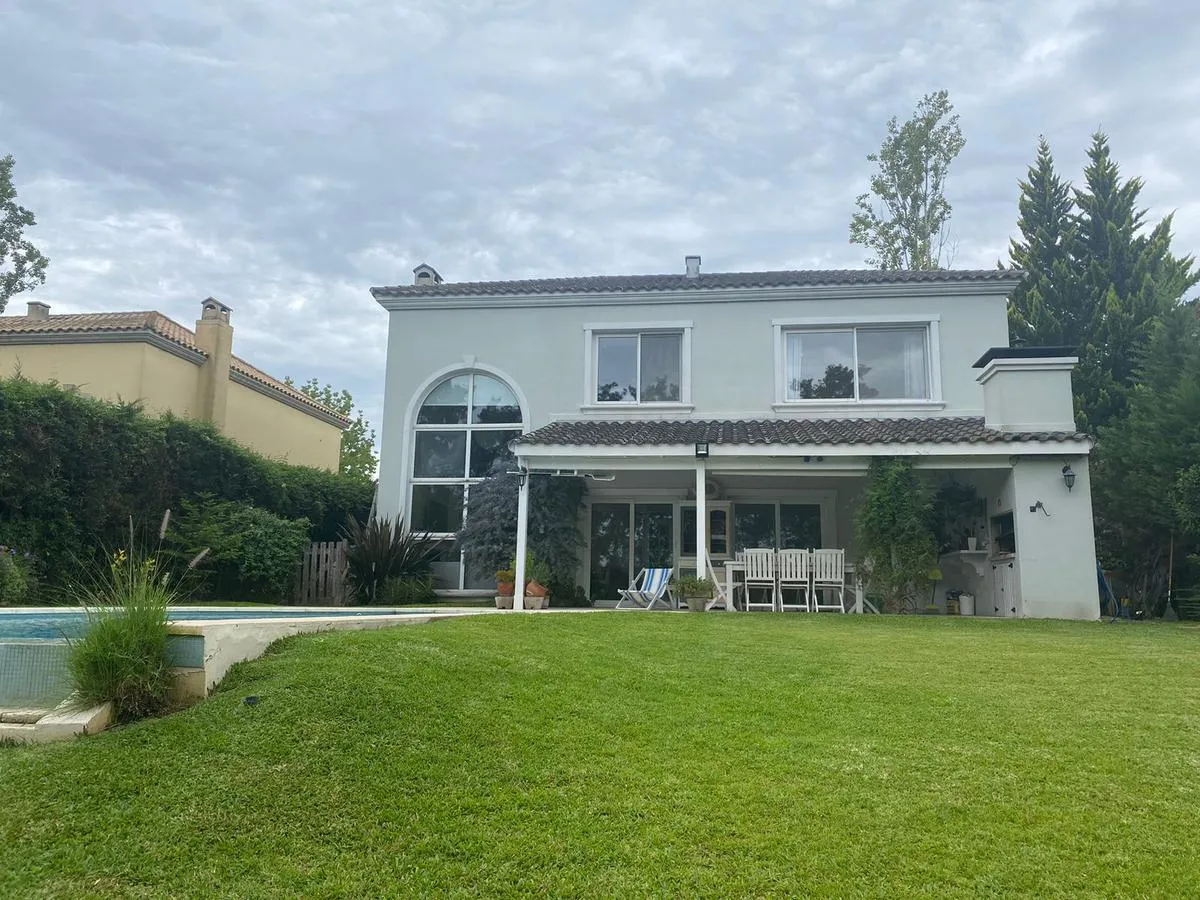 Меблированная квартира с 5 спальнями в Tigre