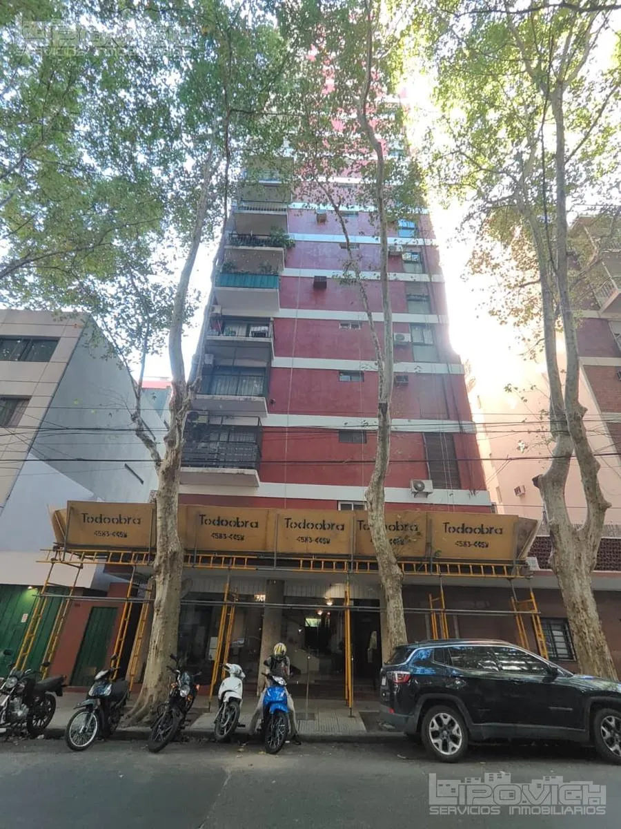 Трёхкомнатная квартира с балконом в Colegiales