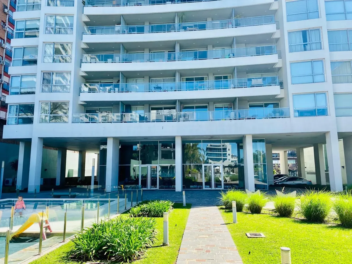 One-bedroom apartment with parking and river-view balcony in Vicente López
