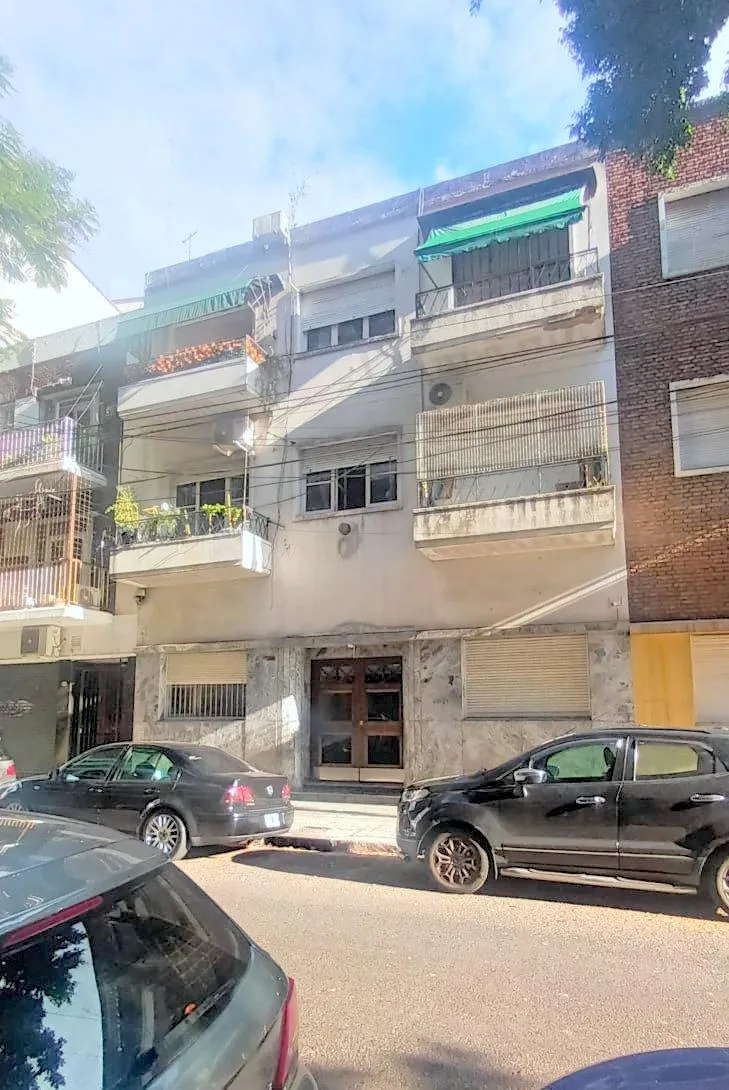 Apartamento de 2 ambientes com 1 quarto, varanda e lavadero em Recoleta
