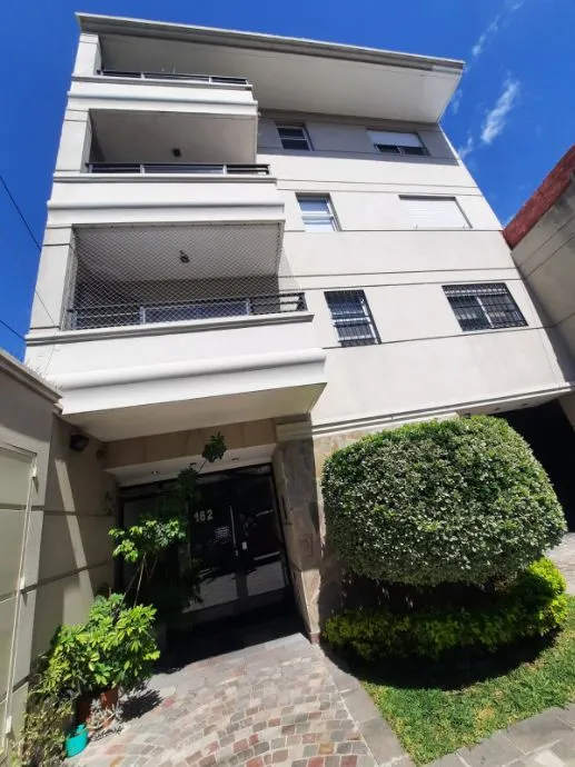Two-room apartment with assigned covered parking in Banfield Oeste