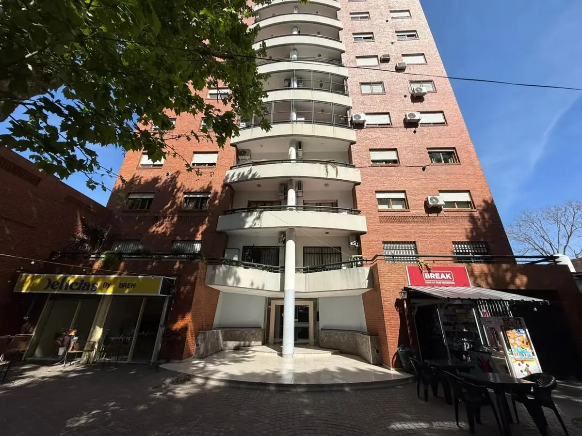 Departamento de 2 ambientes con cochera y balcón en Monte Grande