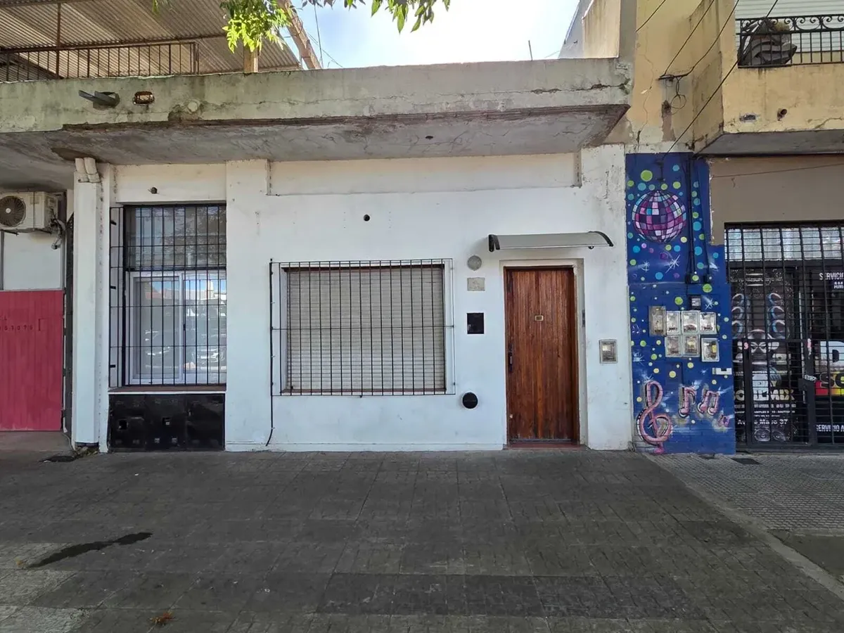 PH reciclado de 3 ambientes al frente en Villa Adelina