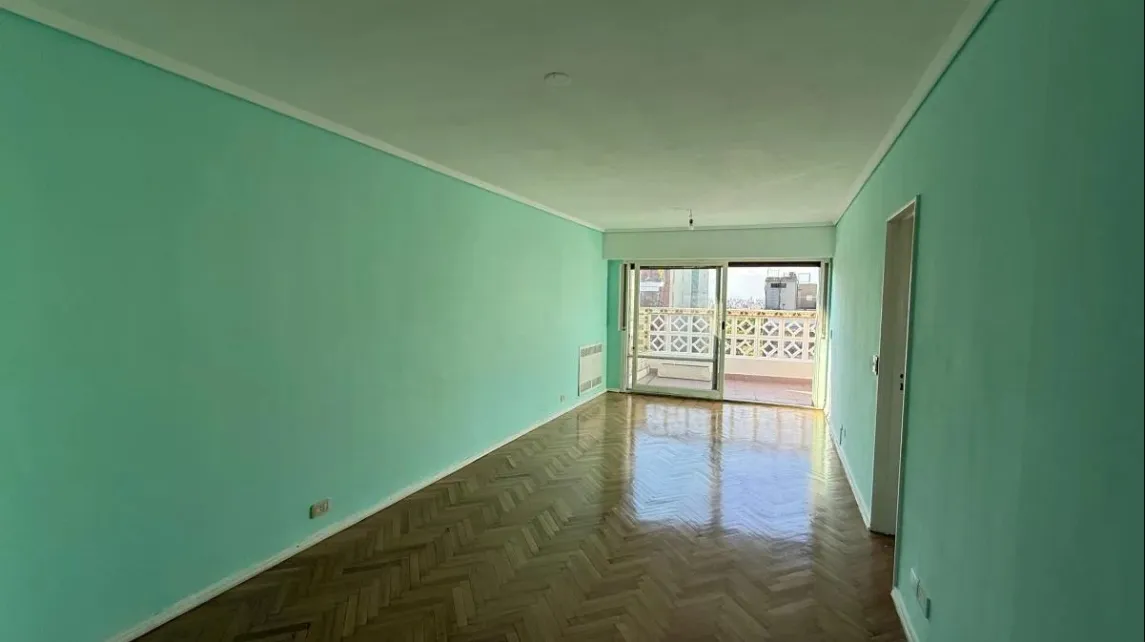 Apartamento de três ambientes com varanda aterrazada em Caballito