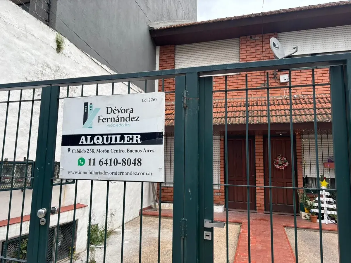 Dúplex de 3 ambientes con patio y entrada de auto en Morón Norte