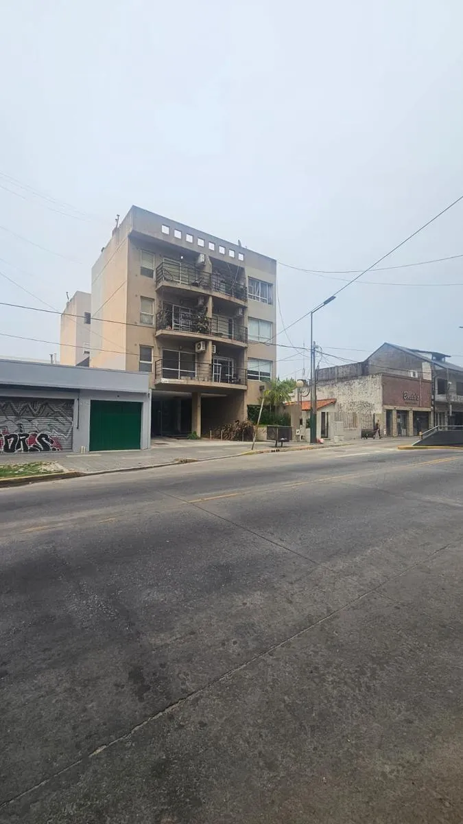 Apartamento de três ambientes com 2 quartos em Banfield